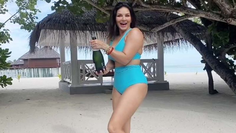 sunny leone enjoying vacation in maldives actress share photos in blue bikini