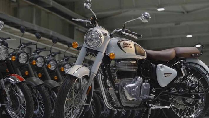 Royal Enfield Sets Guinness World Record With Classic 350 Launch Event Royal Enfield Sets Guinness World Record With Classic 350 Launch Event