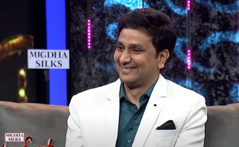 srinivas avasarala gave a big shock to raviteja revealed in alitho saradaga show