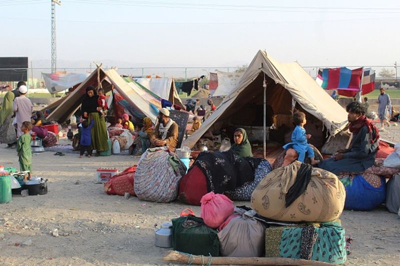 Taliban claim Afghan independence thousands of Afghans flee their homeland