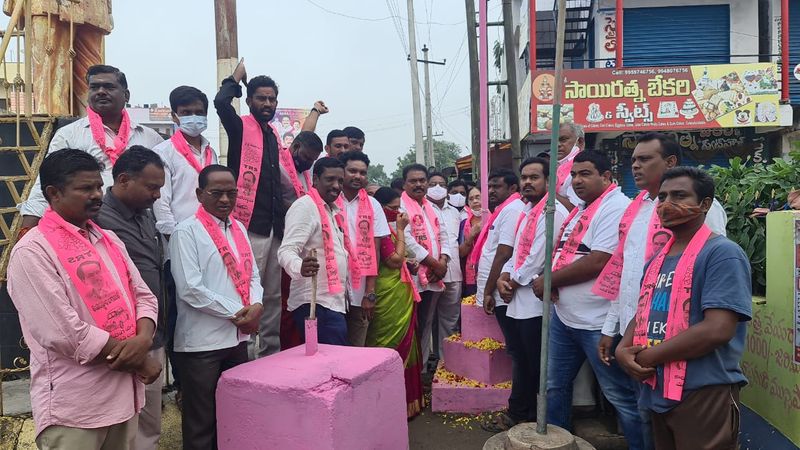 trs party flag hosting ceremony in manukonduru, choppadandi