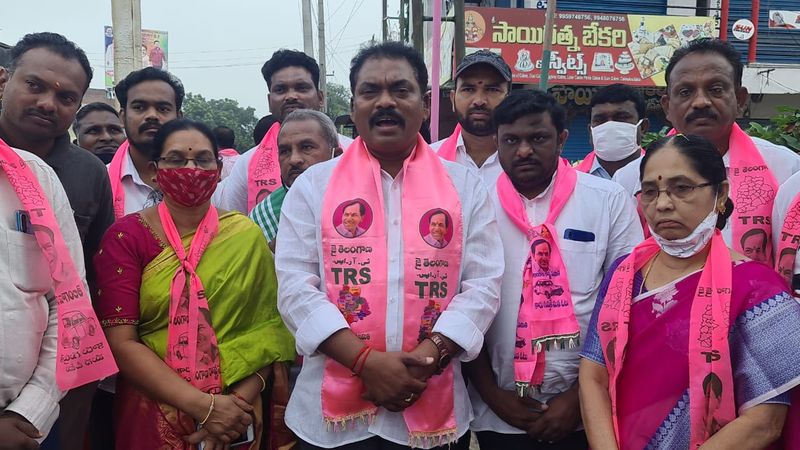 trs party flag hosting ceremony in manukonduru, choppadandi