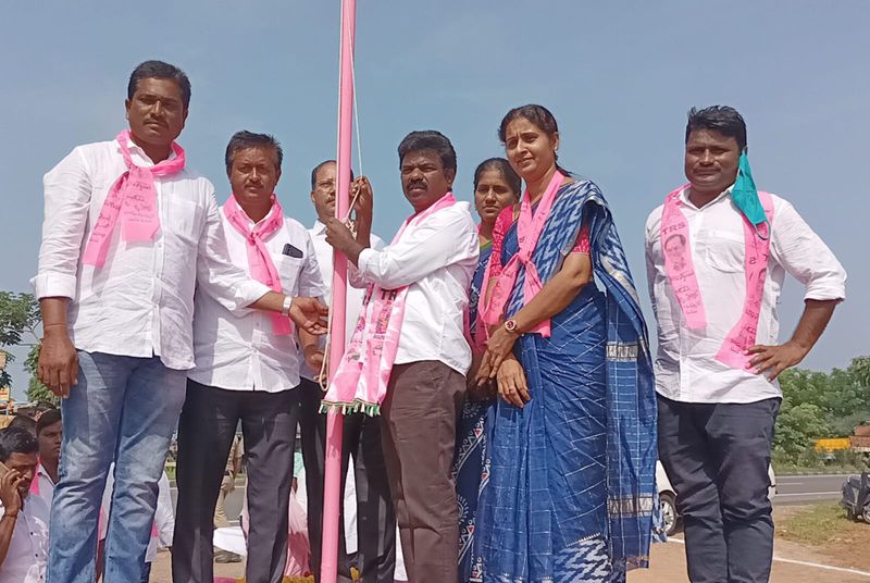 trs party flag hosting ceremony in manukonduru, choppadandi