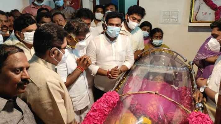 Sudden visit at midnight ..! OPS - TTV meeting ..! What happened at the mourning house? Sudden visit at midnight ..! OPS - TTV meeting ..! What happened at the mourning house?