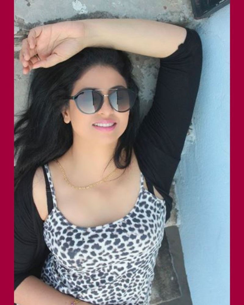 Mohammad Shami wife Haseen jahan shares romantic and glamour pics in Instagram