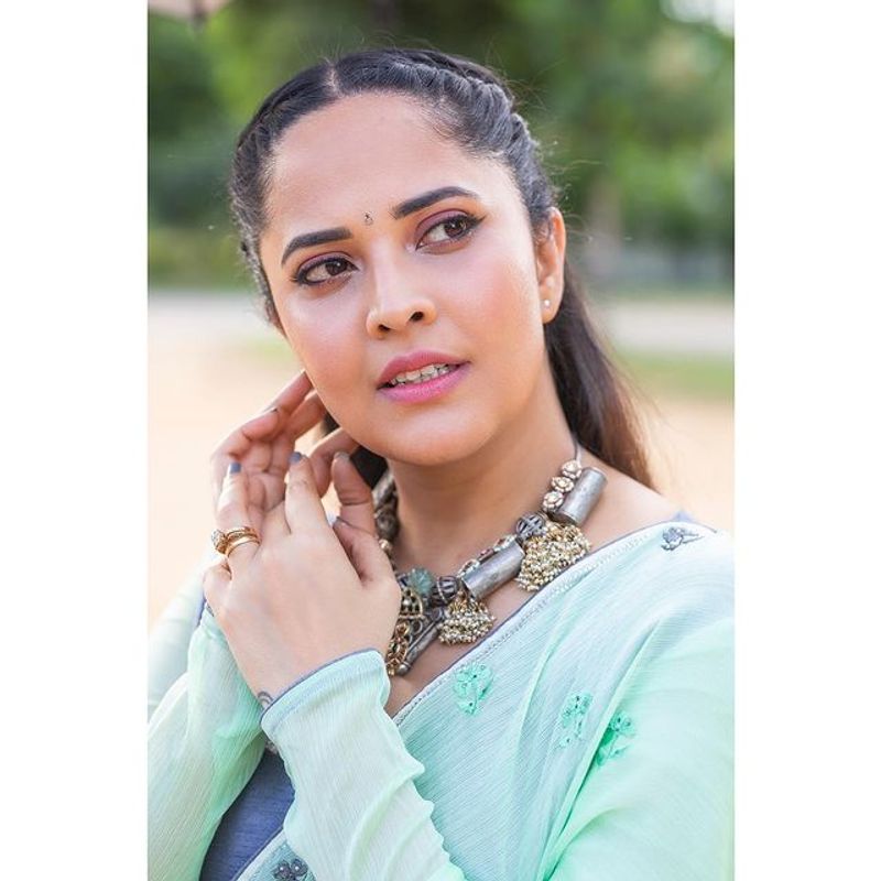 Anchor Anasuya Bharadwaj latest photoshoot in saree