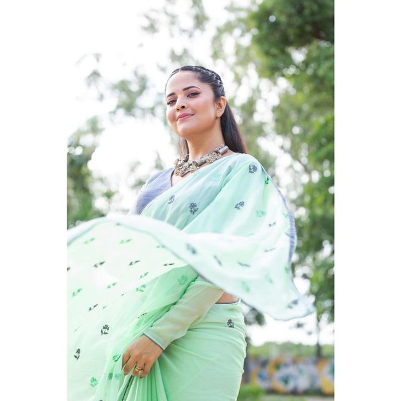 Anchor Anasuya Bharadwaj latest photoshoot in saree