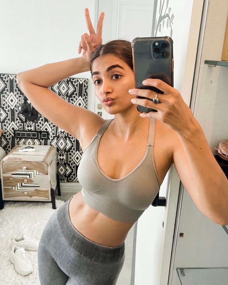 heroin pooja hegde rises heat in gym wear her latest clicks shakes internet