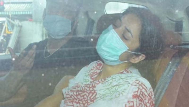 The distressed Shehnaaz Gill participates in last rites of Siddharth Shukla caught in a viral images bjc