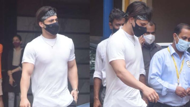 Siddharth Shukla last rite shehnaz gill and other tv celebs arrives