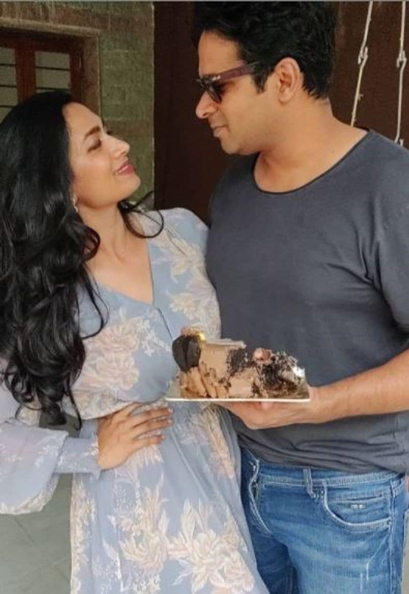 Actress Shwetha Srivatsav celebrates her husband birthday in a special way vcs
