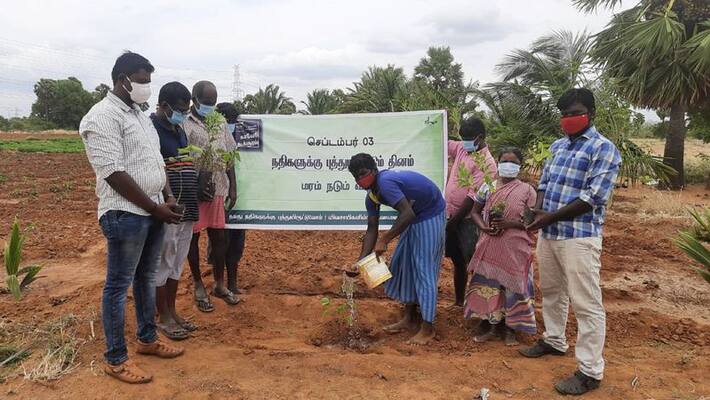 farmers plant one lakh twenty three thousand trees to refresh rivers farmers plant one lakh twenty three thousand trees to refresh rivers