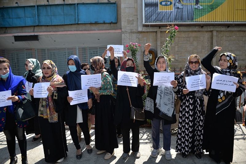 Afghan women rally for rights in Kabul, ask Taliban to ensure roles in new govt ALB
