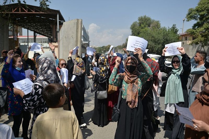 Afghan women rally for rights in Kabul, ask Taliban to ensure roles in new govt ALB