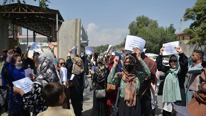 Taliban arrest journalists, cameramen covering anti-Pakistan rally-dnm Taliban arrest journalists, cameramen covering anti-Pakistan rally-dnm