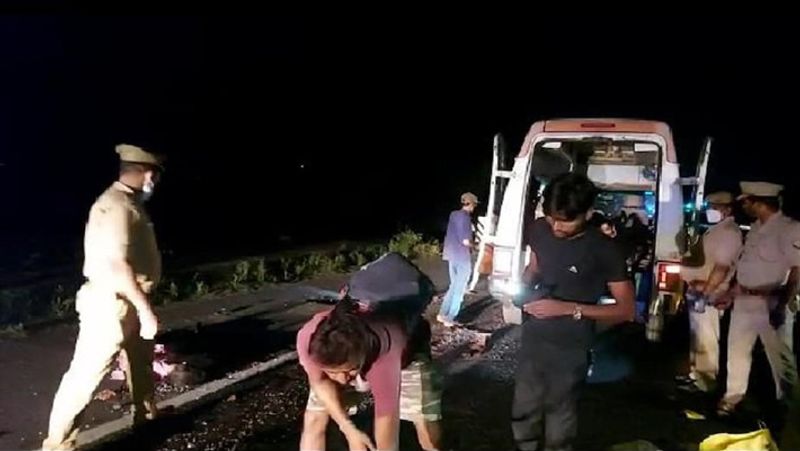 uttar pradesh 5 people died of same family in road accident in shravasti