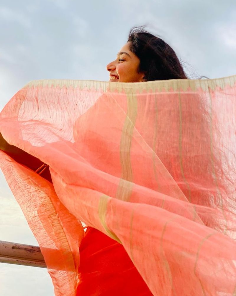 actress sai pallavi latest cotton saree cute photos trend in social media