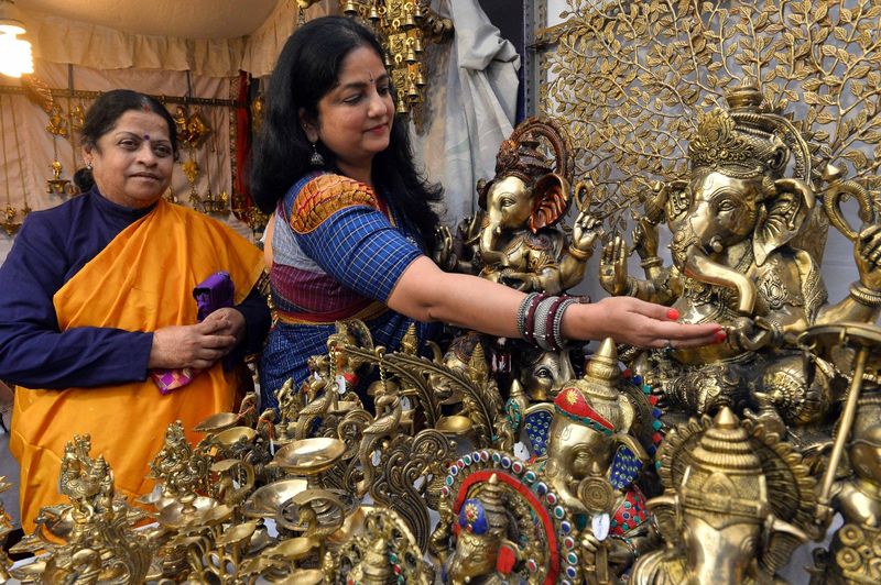 Chitrakala Parishat Bengaluru annual lord ganesha artifacts exhibit sales snr