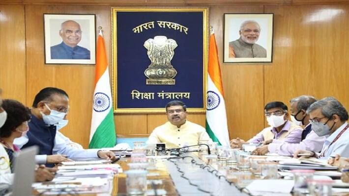 Union Education Minister Dharmendra Pradhan VCs of central universities to fill up the 6,000 vacant posts by October 2021 Union Education Minister Dharmendra Pradhan VCs of central universities to fill up the 6,000 vacant posts by October 2021