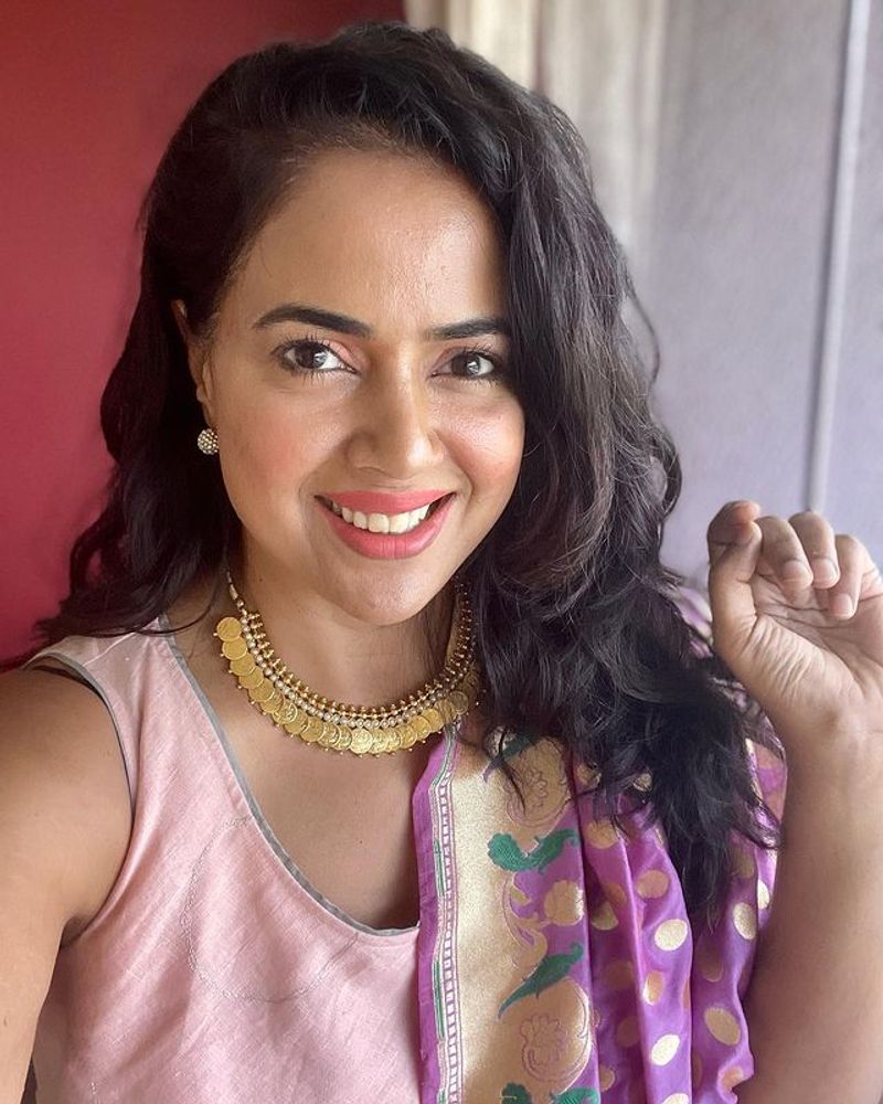 Sameera Reddy recent photos from instagram