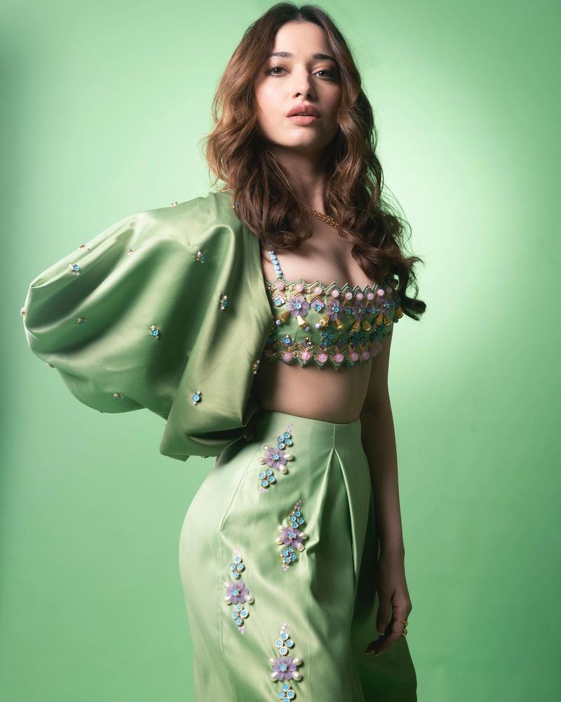 tamannah top show her trendy wear photo shoot pics trend on social media