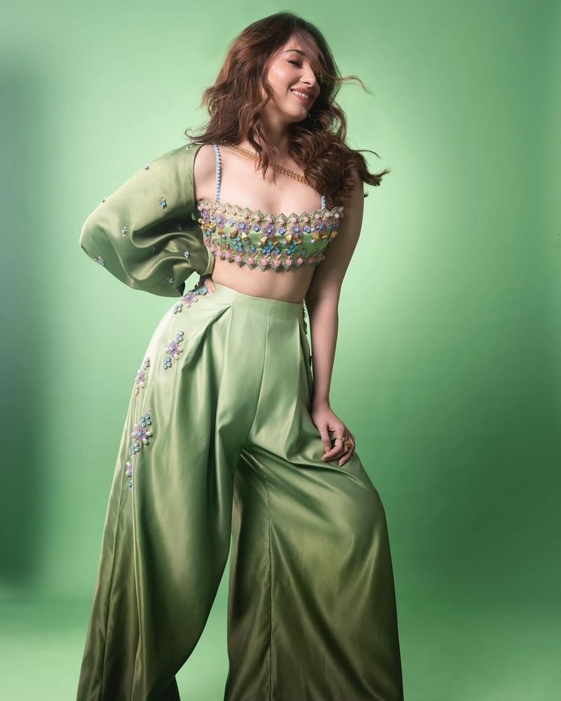 tamannah top show her trendy wear photo shoot pics trend on social media