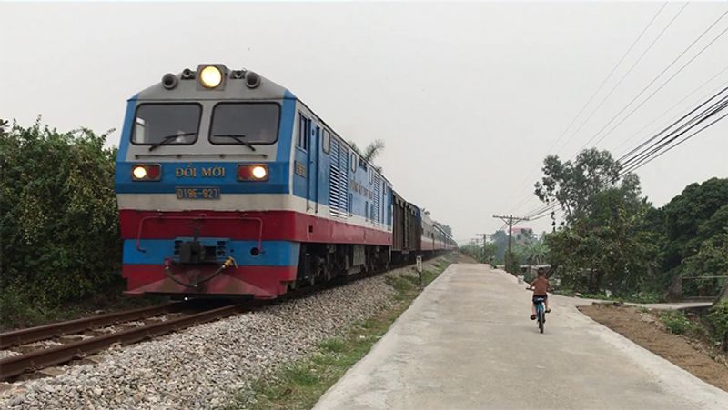 Rs 1200 crore annually to remove saliva stains ... Railways alternative project