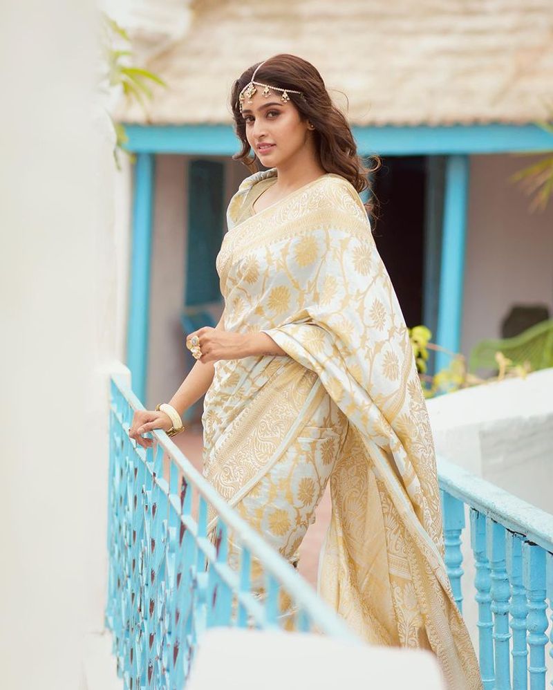 Actress Tanya Ravichandran latest white saree photos