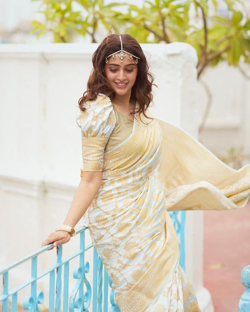 Actress Tanya Ravichandran latest white saree photos
