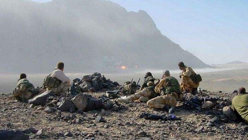 British soldiers wearing burqa arrived at Kabul airport to escape the Taliban