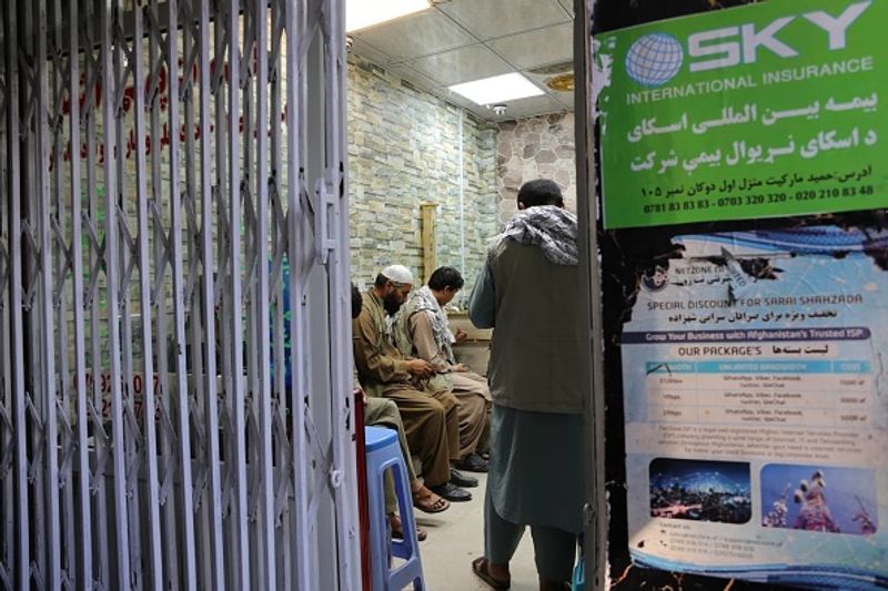 British soldiers wearing burqa arrived at Kabul airport to escape the Taliban