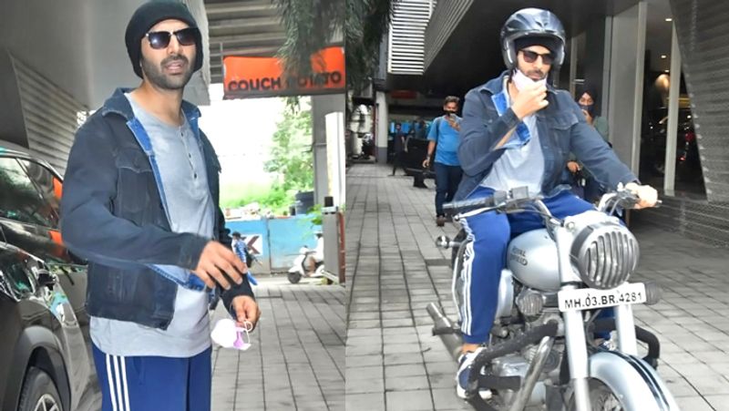Celebs Spotted, Malaika Arora reached Kareena Kapoor house with boyfriend Arjun Kapoor