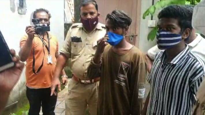 Pallimukku clothing store robbers arrested One is a temporary employee of the store Pallimukku clothing store robbers arrested One is a temporary employee of the store