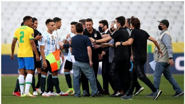 Brazil v Argentina abandoned as health authorities invade pitch Brazil v Argentina abandoned as health authorities invade pitch