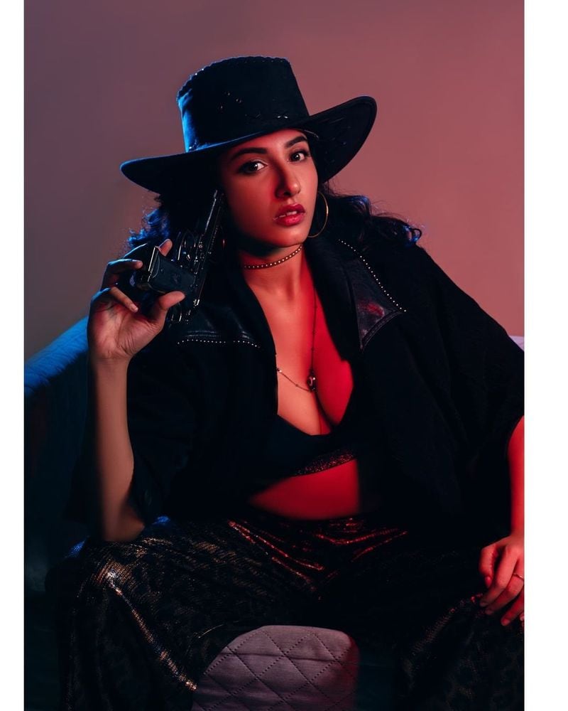 anchor vishnu priya sets fire to internet with her bold photo shoot