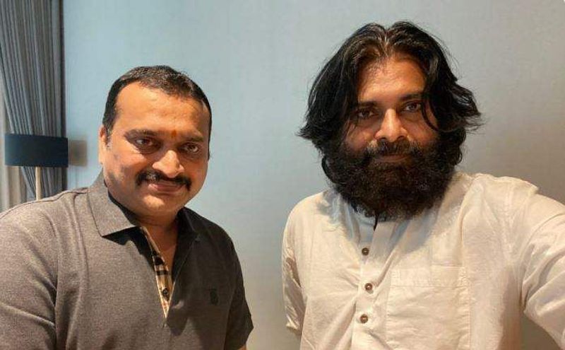 pawan kalyan die hard fan bandla ganesh made negative comments on janasena party