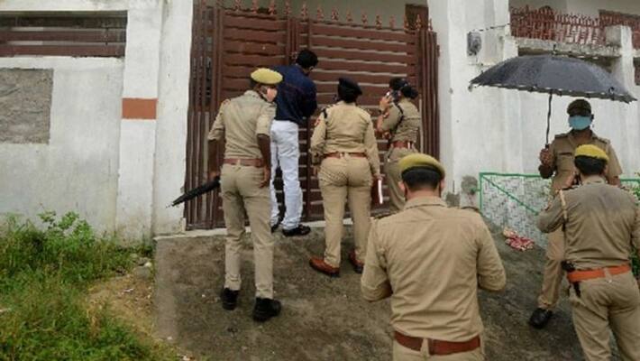 Maharashtra husband accused of killing wife with LPG Gas pipe arrested from Itarsi, Madhya Pradesh Maharashtra husband accused of killing wife with LPG Gas pipe arrested from Itarsi, Madhya Pradesh