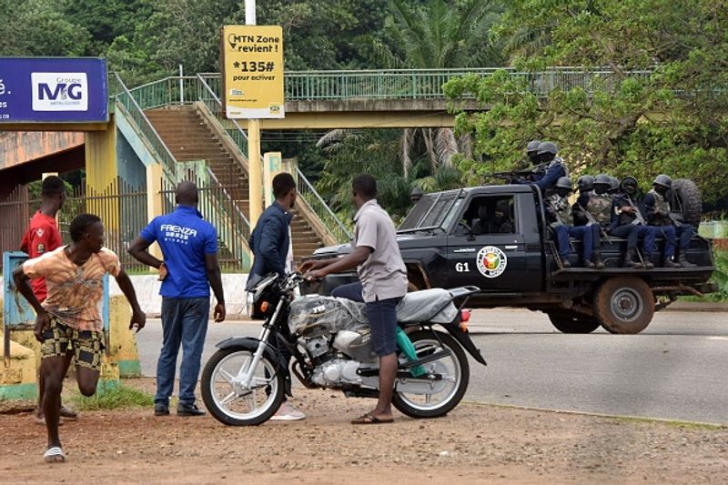 Army seizes power Guinea president arrested by military