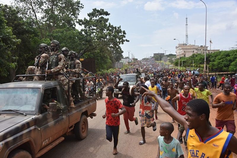 Army seizes power Guinea president arrested by military