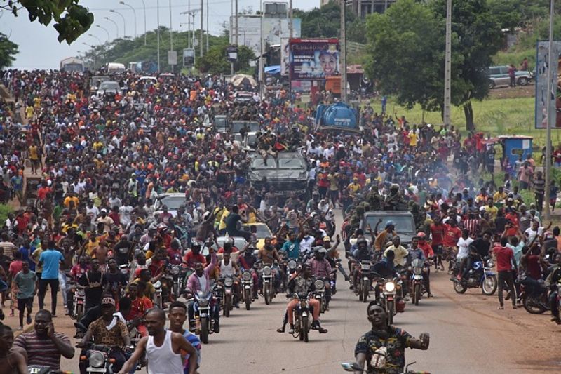 Army seizes power Guinea president arrested by military
