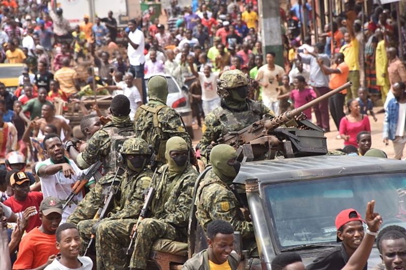 Army seizes power Guinea president arrested by military