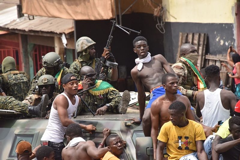Army seizes power Guinea president arrested by military