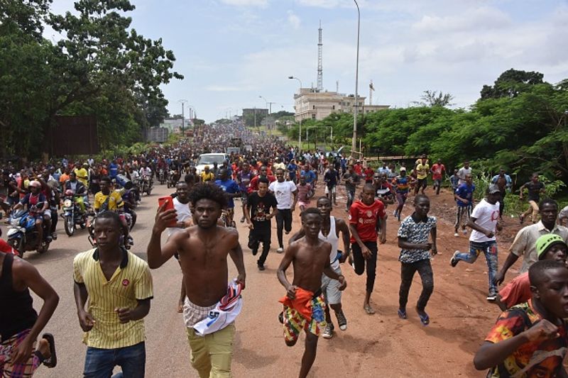 Army seizes power Guinea president arrested by military