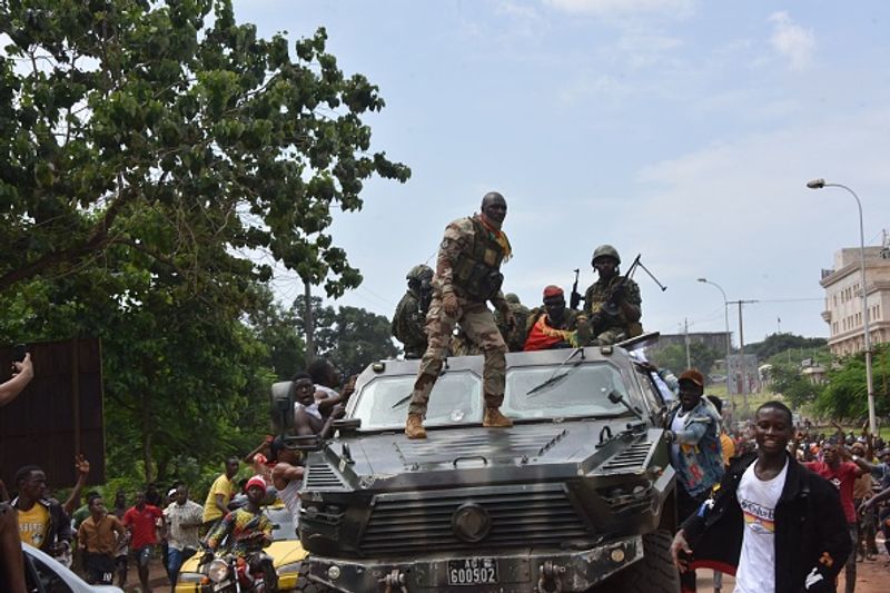 Army seizes power Guinea president arrested by military