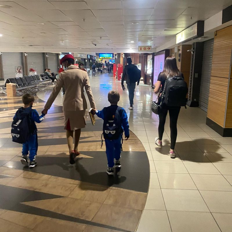 IPL 2021 RCB star batsman Ab de villiers reach UAE gets grand welcome ckm