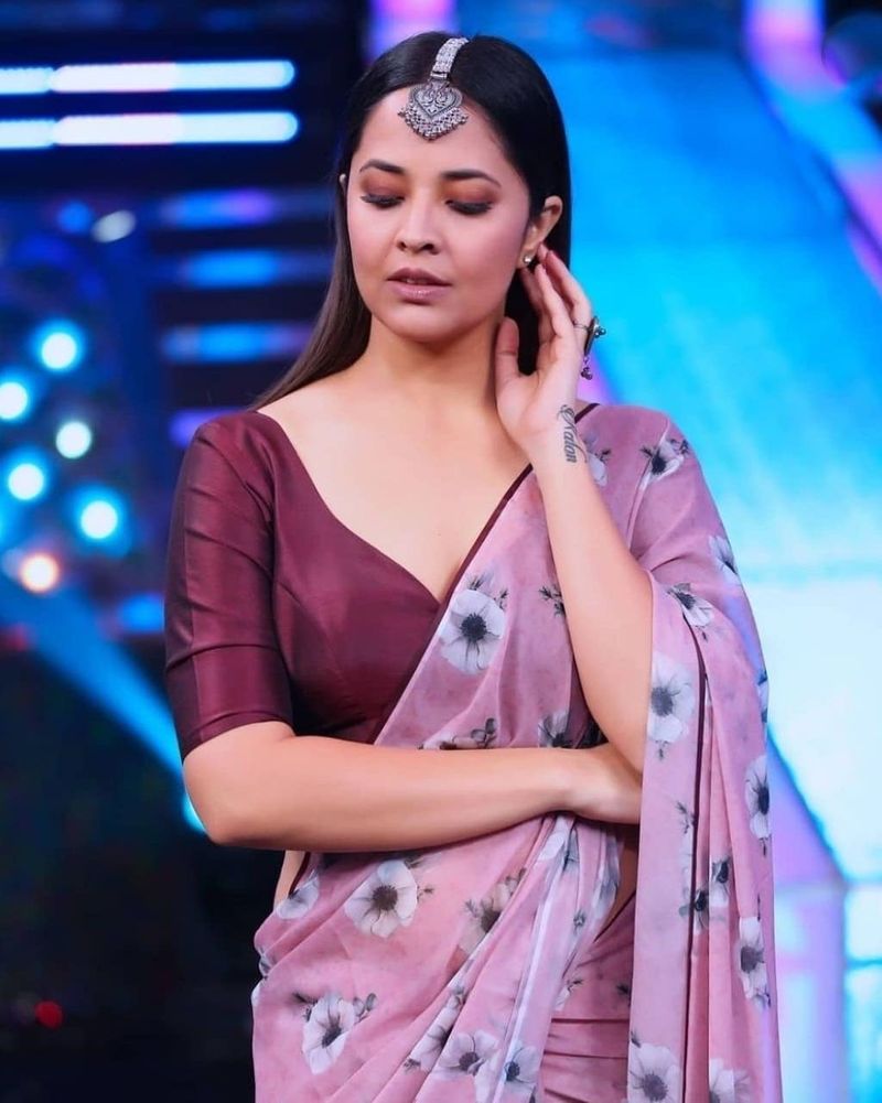 anchor anasuya shares sizzling collection of her saree wear she look damn glamorous