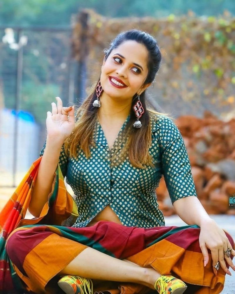anchor anasuya shares sizzling collection of her saree wear she look damn glamorous