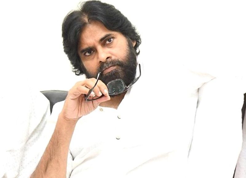 sensational astrologist venu swami says pawan kalyan political career ends in 2024