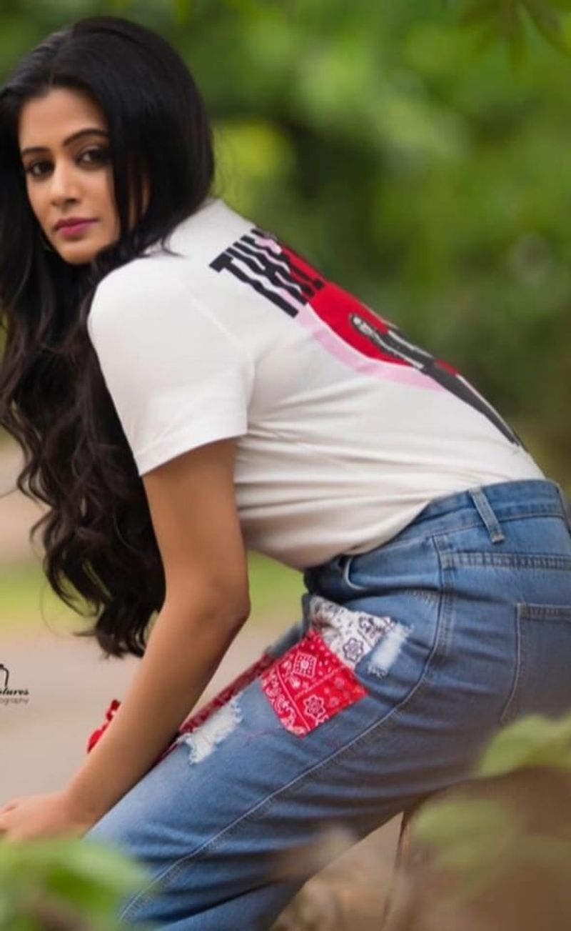 heroin priyamani turns teenage baby her naughty photo shoot goes viral
