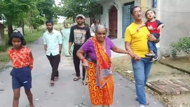 Uttar Pradesh, 72 year old woman beat up thieves in Lucknow